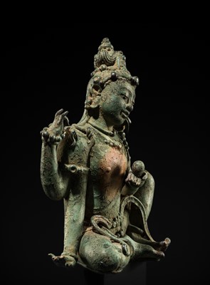 Lot 473 - A MAGNIFICENT BRONZE FIGURE OF VAJRASATTVA OR AVALOKITESHVARA, KEDIRI TO SINGHASARI KINGDOM, JAVA, 12TH-13TH CENTURY