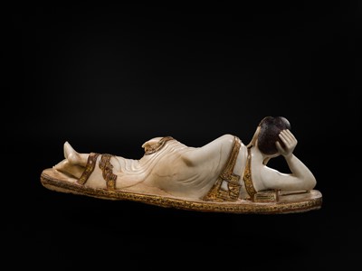 Lot 15 - A LARGE GLASS INLAID AND GILDED ALABASTER FIGURE OF THE RECLINING BUDDHA, MANDALAY PERIOD, 19TH CENTURY