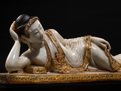 Lot 15 - A LARGE GLASS INLAID AND GILDED ALABASTER FIGURE OF THE RECLINING BUDDHA, MANDALAY PERIOD, 19TH CENTURY