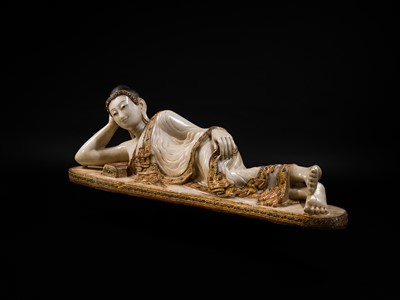 Lot 15 - A LARGE GLASS INLAID AND GILDED ALABASTER FIGURE OF THE RECLINING BUDDHA, MANDALAY PERIOD, 19TH CENTURY