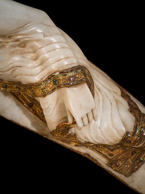 Lot 15 - A LARGE GLASS INLAID AND GILDED ALABASTER FIGURE OF THE RECLINING BUDDHA, MANDALAY PERIOD, 19TH CENTURY