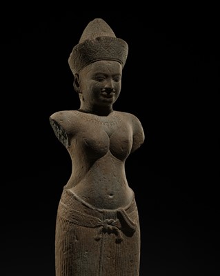 Lot 4 - A MAGNIFICENT SANDSTONE FIGURE OF A GODDESS, BAPHUON STYLE, SECOND HALF OF THE 11TH CENTURY