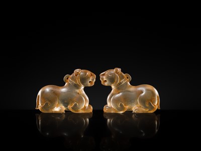 Lot 31 - AN EXCEPTIONALLY WELL CARVED PAIR OF ROCK CRYSTAL FELINE FIGURES, HAN DYNASTY