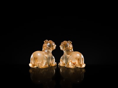 Lot 31 - AN EXCEPTIONALLY WELL CARVED PAIR OF ROCK CRYSTAL FELINE FIGURES, HAN DYNASTY
