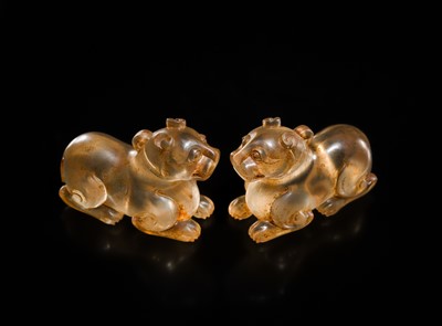 Lot 31 - AN EXCEPTIONALLY WELL CARVED PAIR OF ROCK CRYSTAL FELINE FIGURES, HAN DYNASTY
