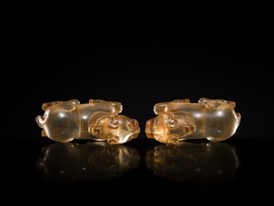 Lot 31 - AN EXCEPTIONALLY WELL CARVED PAIR OF ROCK CRYSTAL FELINE FIGURES, HAN DYNASTY
