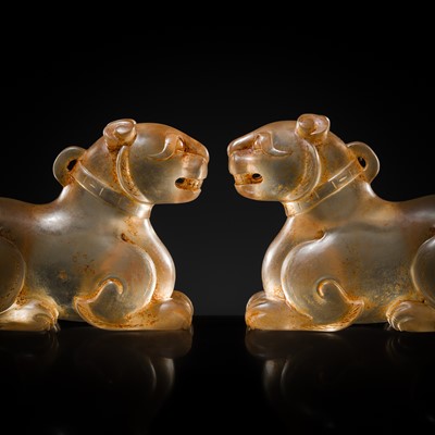 Lot 31 - AN EXCEPTIONALLY WELL CARVED PAIR OF ROCK CRYSTAL FELINE FIGURES, HAN DYNASTY
