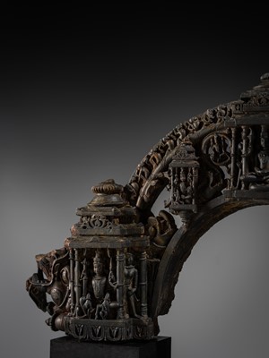 Lot 18 - A BLACK STONE ARCH FROM THE PRABHATORANA OF A VISHNU STELE, GAHADAVALA DYNASTY, INDIA, 11TH-12TH CENTURY