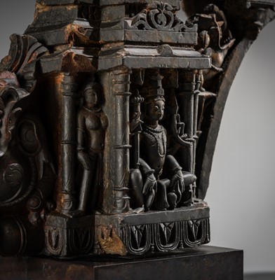 Lot 18 - A BLACK STONE ARCH FROM THE PRABHATORANA OF A VISHNU STELE, GAHADAVALA DYNASTY, INDIA, 11TH-12TH CENTURY