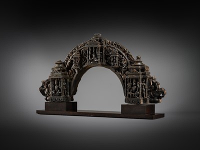 Lot 18 - A BLACK STONE ARCH FROM THE PRABHATORANA OF A VISHNU STELE, GAHADAVALA DYNASTY, INDIA, 11TH-12TH CENTURY