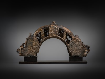 Lot 18 - A BLACK STONE ARCH FROM THE PRABHATORANA OF A VISHNU STELE, GAHADAVALA DYNASTY, INDIA, 11TH-12TH CENTURY