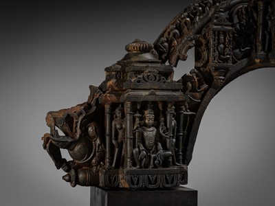 Lot 18 - A BLACK STONE ARCH FROM THE PRABHATORANA OF A VISHNU STELE, GAHADAVALA DYNASTY, INDIA, 11TH-12TH CENTURY