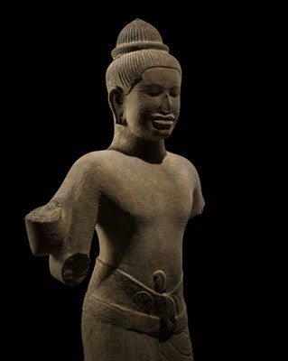 Lot 2 - A FINE SANDSTONE FIGURE OF VISHNU, BAPHUON STYLE, ANGKOR PERIOD