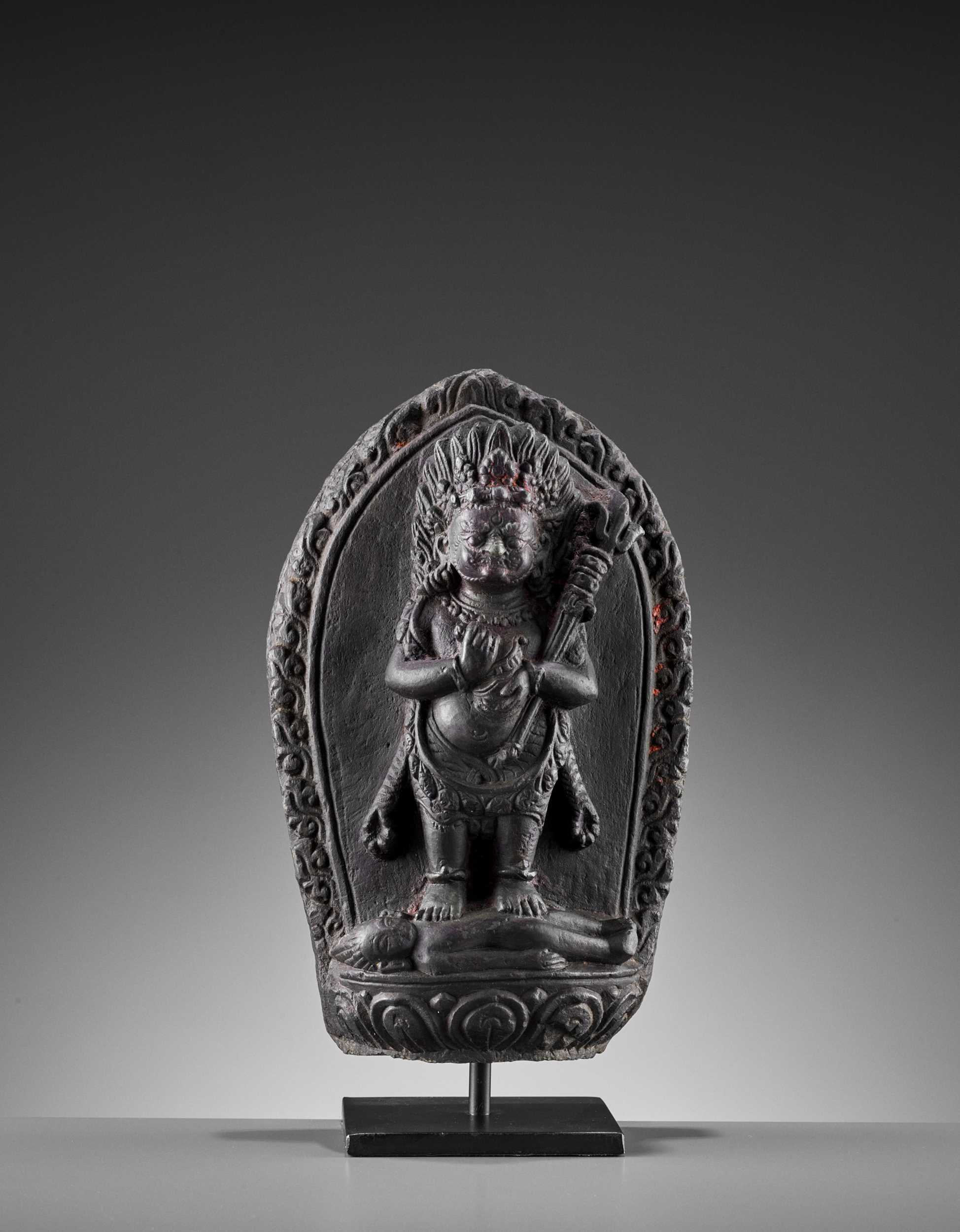 Lot 450 - A SINO-TIBETAN BLACK STONE FIGURE OF PANJARANATA MAHAKALA, 17TH CENTURY