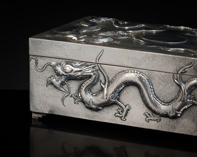 Lot 35 - A SILVER ‘DRAGON’ BOX AND COVER, CHINA, LATE QING DYNASTY