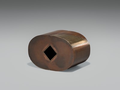 Lot 35 - SHIGERU: AN INLAID COPPER FLOWER VASE