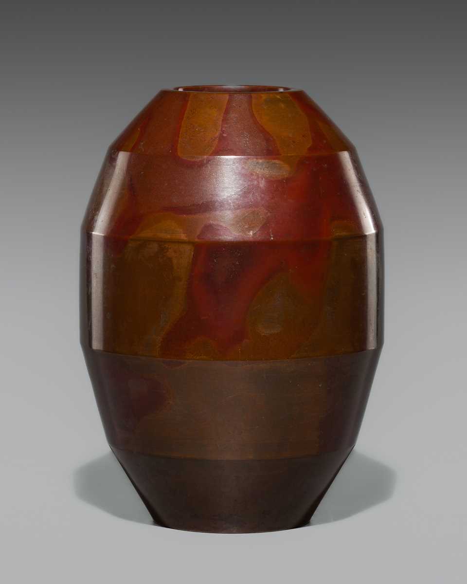 HOUUN: A PATINATED BRONZE VASE