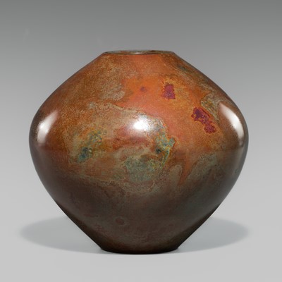 Lot 39 - TAKAHASHI KEITEN: A FINE BRONZE FLOWER VASE
