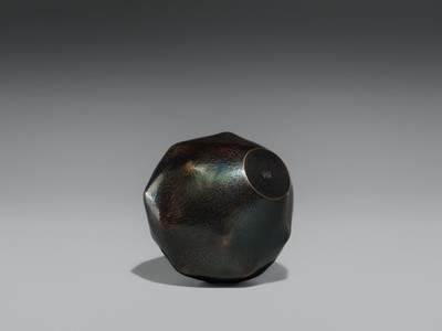 Lot 45 - GYOKUSENDO: A HAMMERED SUAKA (COPPER) VASE