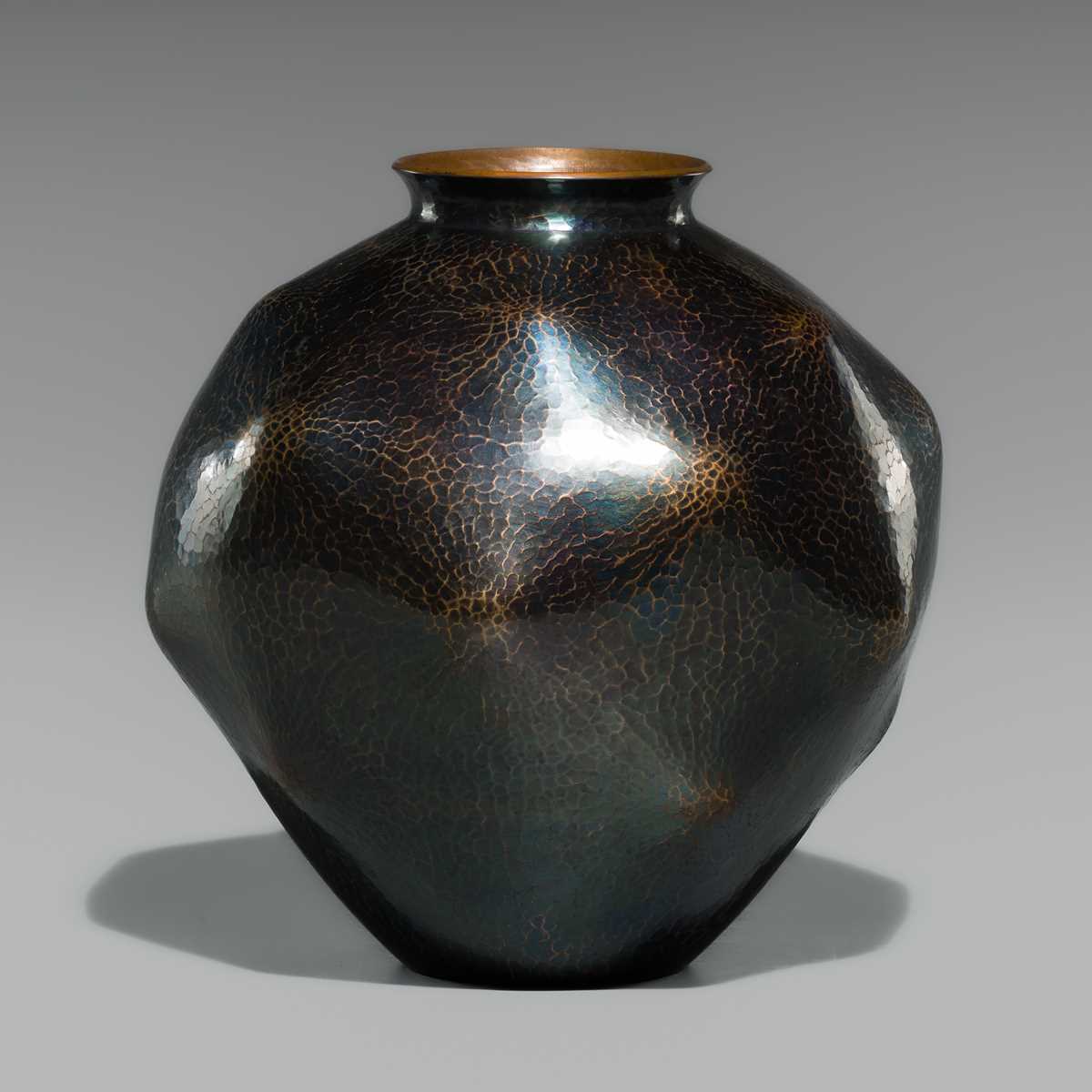 Lot 45 - GYOKUSENDO: A HAMMERED SUAKA (COPPER) VASE