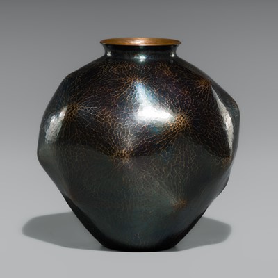 Lot 45 - GYOKUSENDO: A HAMMERED SUAKA (COPPER) VASE