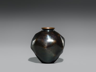 Lot 45 - GYOKUSENDO: A HAMMERED SUAKA (COPPER) VASE