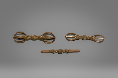 A SET COMPRISING A BRONZE KONGOBAN (RITUAL TRAY), A BELL AND THREE VAJRA