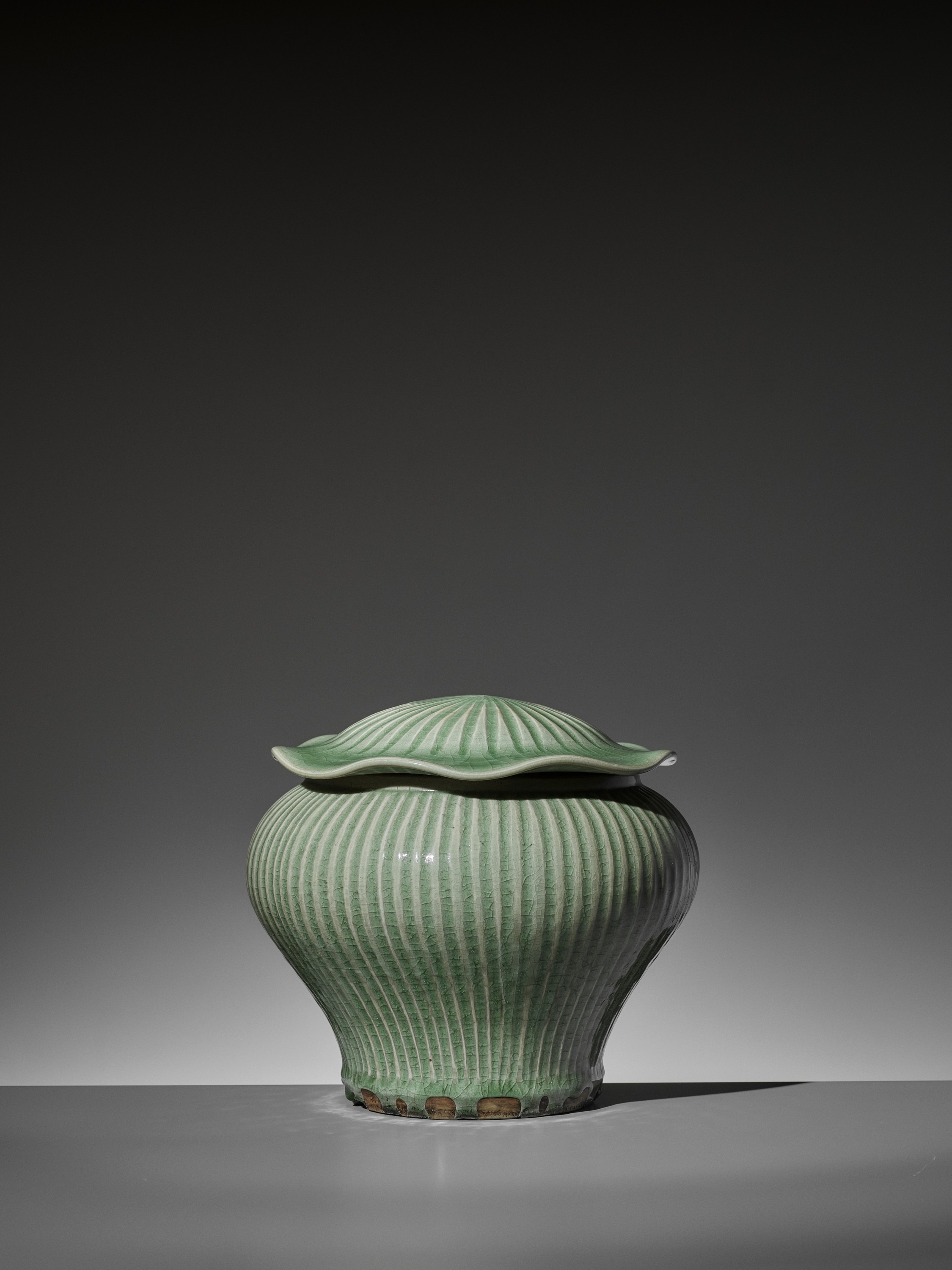 Lot 206 - A LONGQUAN CELADON 'HUNDRED RIB' JAR AND