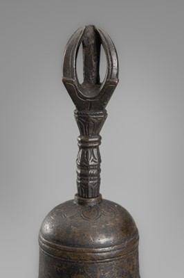 A SET WITH A BRONZE RITUAL BELL AND A FOUR-PRONGED VAJRA
