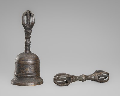 Lot 49 - A SET WITH A BRONZE RITUAL BELL AND A FOUR-PRONGED VAJRA