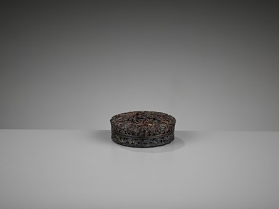 Lot 569 - A CARVED TORTOISESHELL ‘FIGURAL’ SNUFF BOX AND COVER, QING DYNASTY