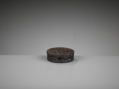 Lot 569 - A CARVED TORTOISESHELL ‘FIGURAL’ SNUFF BOX AND COVER, QING DYNASTY