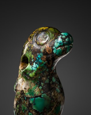 Lot 127 - A VERY RARE TURQUOISE ‘DRAGON’ PENDANT, LATE SHANG DYNASTY