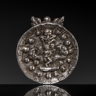 Lot 299 - A FINE INDO-GREEK SILVER AMULET