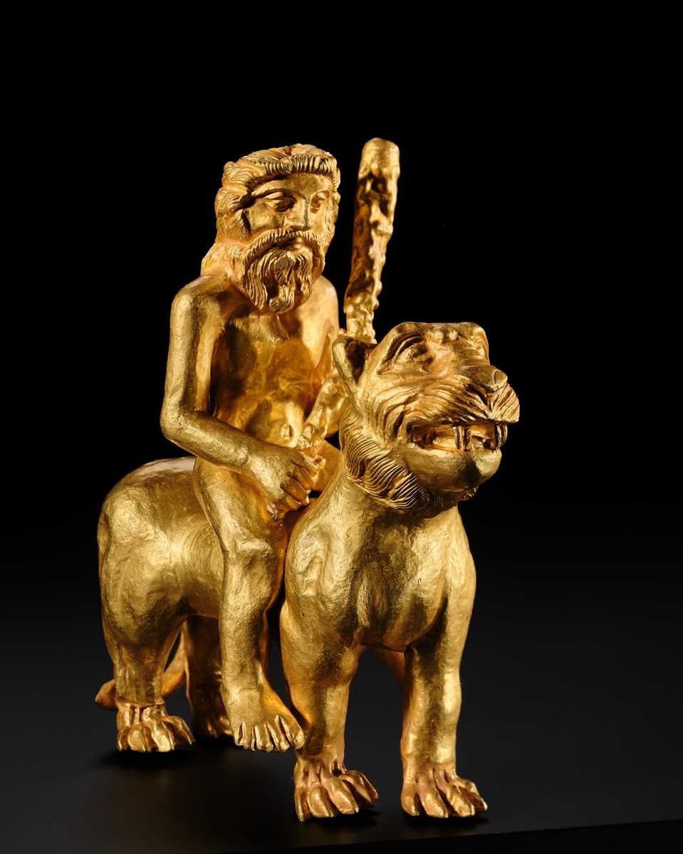Lot 255 - AN EXCEEDINGLY RARE GOLD FIGURE OF HERCULES RIDING A LION, CENTRAL ASIA, PROBABLY BACTRIAN, CIRCA 1ST-2ND CENTURY AD