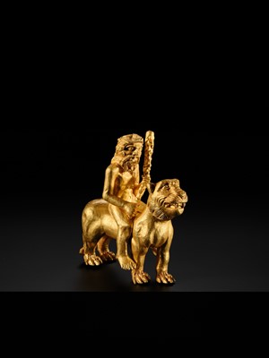 Lot 255 - AN EXCEEDINGLY RARE GOLD FIGURE OF HERCULES RIDING A LION, CENTRAL ASIA, PROBABLY BACTRIAN, CIRCA 1ST-2ND CENTURY AD