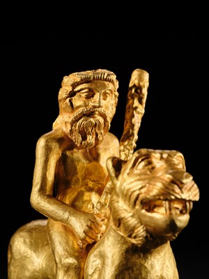 Lot 255 - AN EXCEEDINGLY RARE GOLD FIGURE OF HERCULES RIDING A LION, CENTRAL ASIA, PROBABLY BACTRIAN, CIRCA 1ST-2ND CENTURY AD