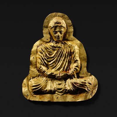 Lot 285 - A RARE GOLD REPOUSSÉ VOTIVE PLAQUE OF BUDDHA, ANCIENT REGION OF GANDHARA, 1ST-4TH CENTURY