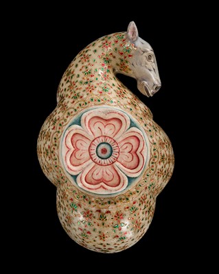 Lot 21 - A LARGE MUGHAL-STYLE ‘HORSE HEAD’ MARBLE BOWL, NORTH INDIA, 19TH CENTURY