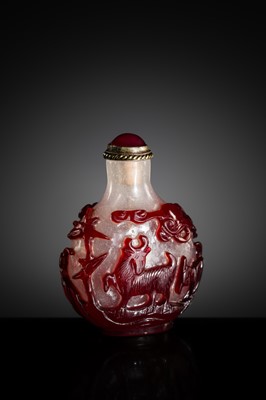 A RED-OVERLAY SNOWFLAKE GLASS ‘SANYANG’ SNUFF BOTTLE, 1750-1850