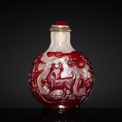 A RED-OVERLAY SNOWFLAKE GLASS ‘SANYANG’ SNUFF BOTTLE, 1750-1850