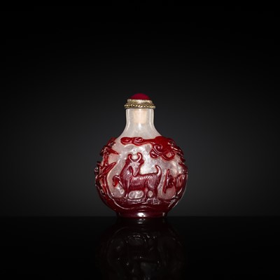 A RED-OVERLAY SNOWFLAKE GLASS ‘SANYANG’ SNUFF BOTTLE, 1750-1850