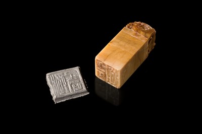 A FINE SHOUSHAN SOAPSTONE ‘LOTUS POND’ SEAL, LATE QING DYNASTY TO REPUBLIC PERIOD