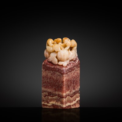 A FINE ‘CHICKEN BLOOD’ SOAPSTONE SEAL WITH SQUIRRELS AND GOURDS, LATE QING DYNASTY TO REPUBLIC PERIOD