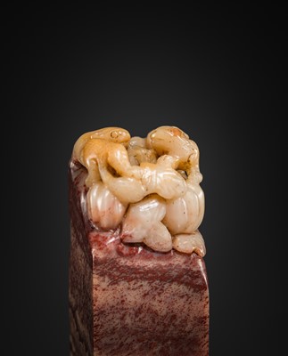 A FINE ‘CHICKEN BLOOD’ SOAPSTONE SEAL WITH SQUIRRELS AND GOURDS, LATE QING DYNASTY TO REPUBLIC PERIOD