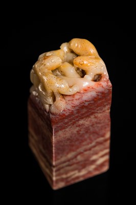 A FINE ‘CHICKEN BLOOD’ SOAPSTONE SEAL WITH SQUIRRELS AND GOURDS, LATE QING DYNASTY TO REPUBLIC PERIOD