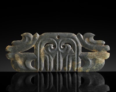Lot 145 - A RARE GREEN JADE TOOTHED ANIMAL MASK ORNAMENT, LATE HONGSHAN CULTURE