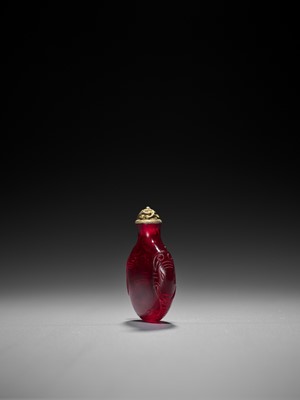 Lot 256 - A TRANSPARENT RUBY RED GLASS SNUFF BOTTLE, QING DYNASTY