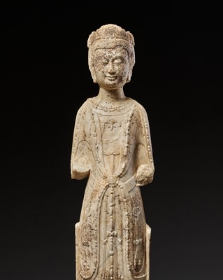 Lot 113 - A LARGE WHITE MARBLE FIGURE OF AVALOKITESHVARA, NORTHERN QI DYNASTY