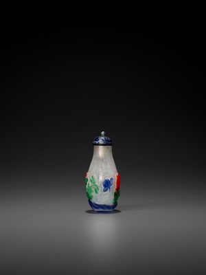 Lot 381 - A THREE-COLOR OVERLAY GLASS SNUFF BOTTLE, QING DYNASTY